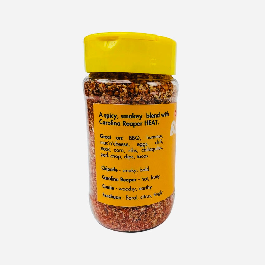 Blindsided rub seasoning– a bold, supremely spicy, and smoky blend inspired by our hottest and most popular sauce. Featuring Carolina Reaper heat with sweet Hungarian paprika, chipotle, cumin, and Szechuan peppercorn, this salt-free mix delivers a hot, vibrant flavor with a lingering smoky kick. Perfect for BBQ, hummus, mac 'n' cheese, eggs, chili, steak, corn, ribs, chilaquiles, pork chops, dips, and tacos. Family farm sourced, fresh ground, with no preservatives or additives—pure fire in every bite! side